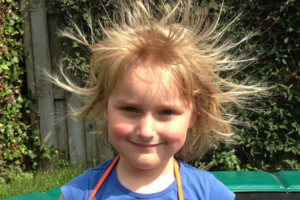 【ウィッグの静電気防止に必須の4つの対策】スプレー代用品も紹介